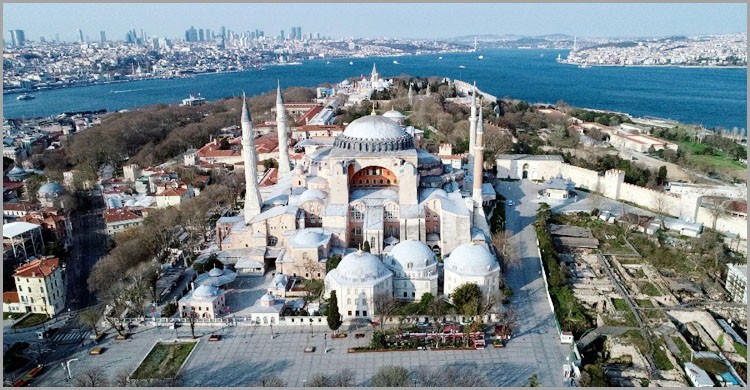 ৮৬ বছর পর হাইয়া সোফিয়ায় দেয়া হলো আজান